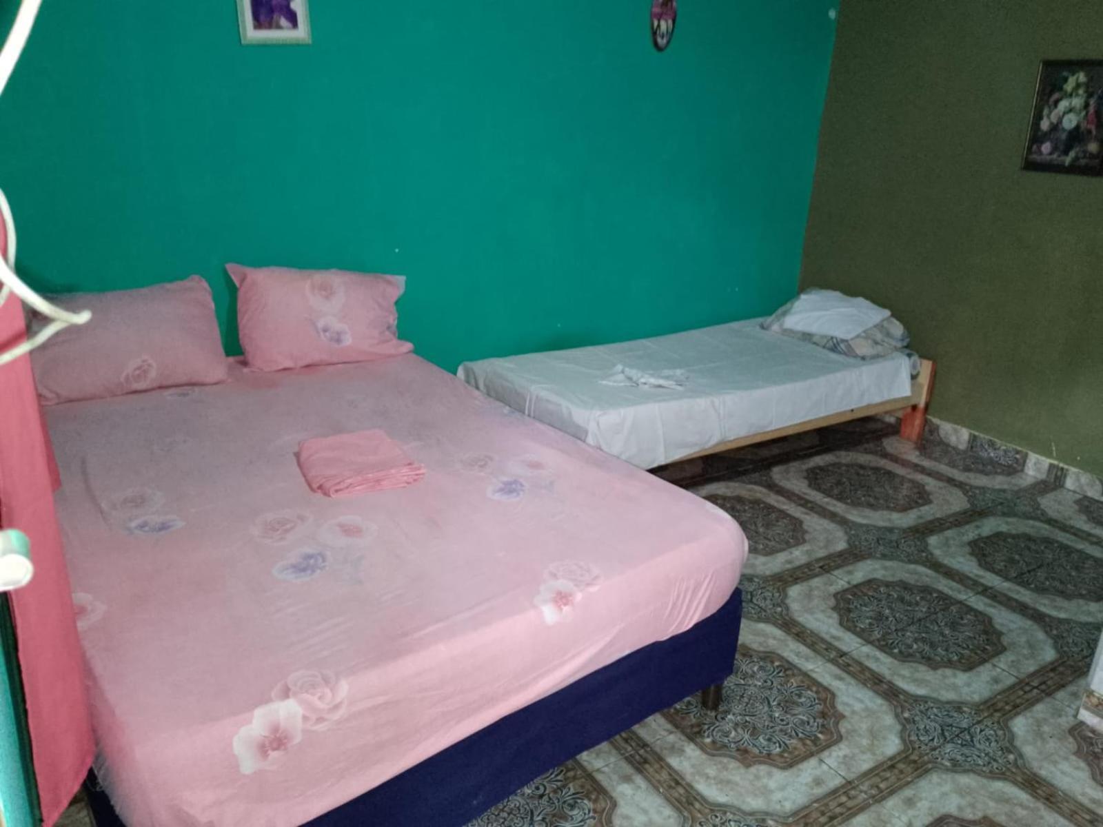 Hostel Loli Puerto Iguazú Esterno foto