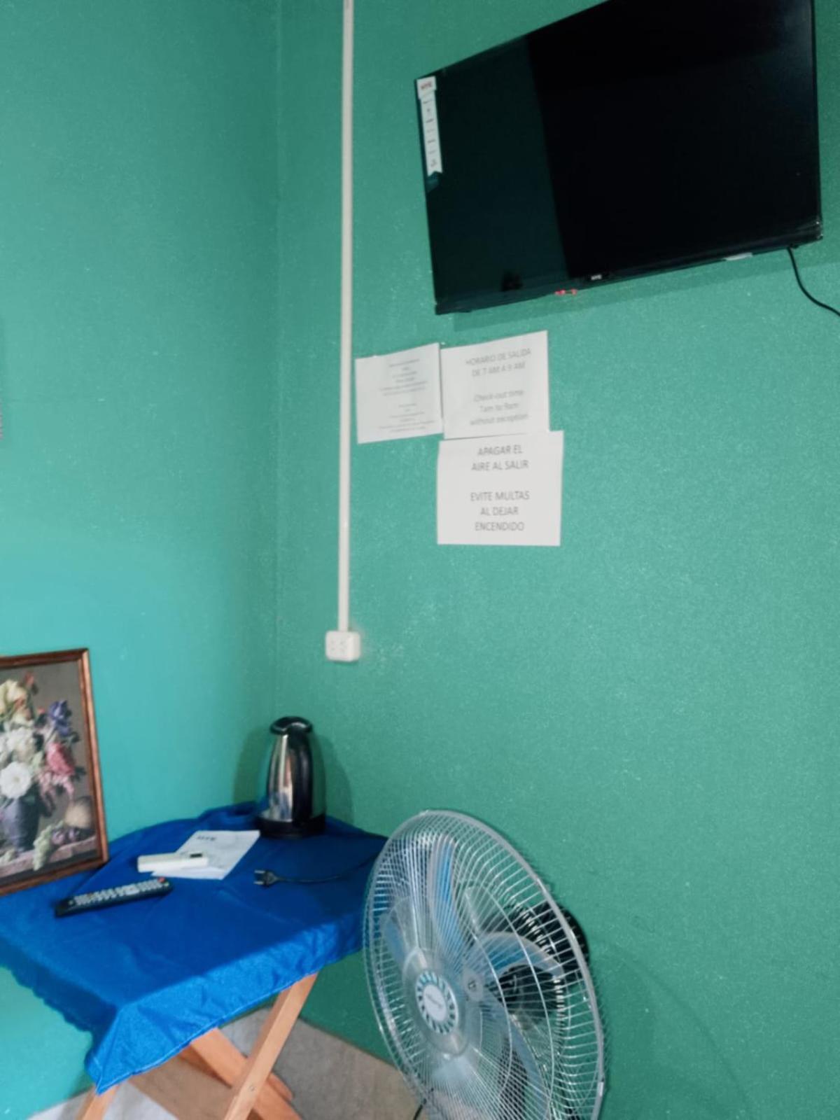 Hostel Loli Puerto Iguazú Esterno foto