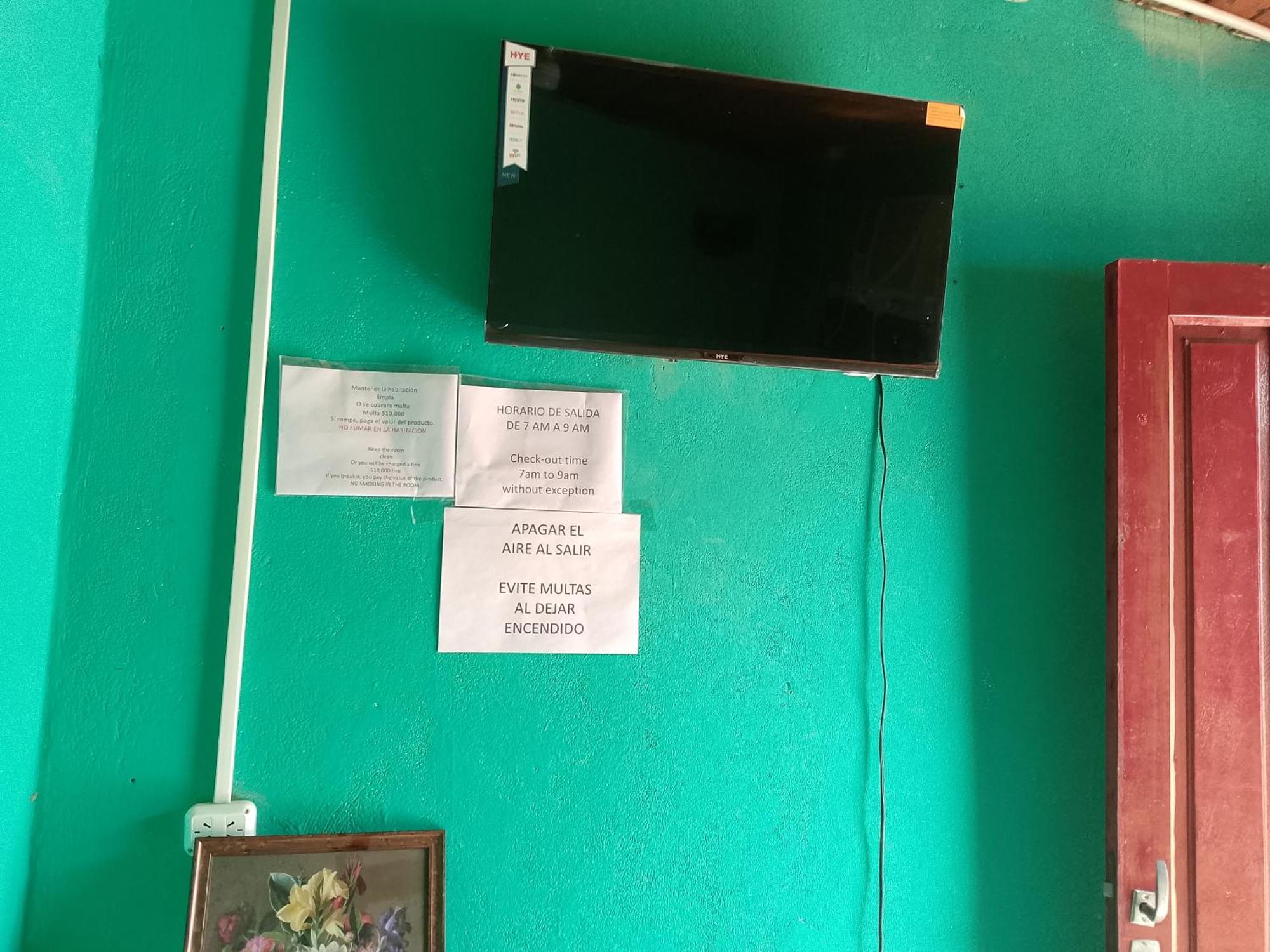 Hostel Loli Puerto Iguazú Esterno foto